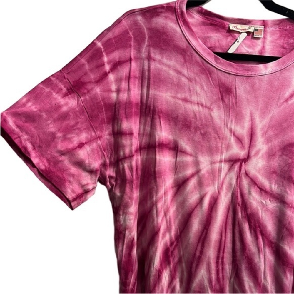 Chic Magenta Tie-Dye Women's Short Sleeve Tee